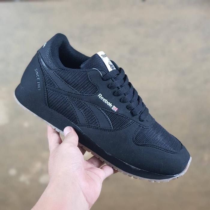 Pilihan sepatu pria sepatu reebok royal astrorun sepatu original |  75,000.00 | Harga 2/2023 | ShopBack
