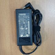 adaptor charger toshiba l510 l645 l640 l735 l740 19v 3.42a original - +kabel