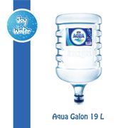 air minum aqua kemasan galon 19 liter isi + galon.