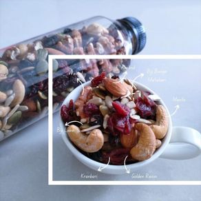 natural trailmix nuts & dried fruits ( kacang buah kering ) 275 gr