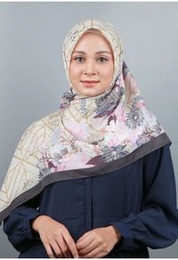 Zoya Rebbeca Scarf - Kerudung Hijab Segi Empat - Ivory