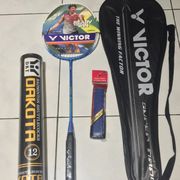 paket lengkap raket badminton full carbon dengan shuttlecock - victor