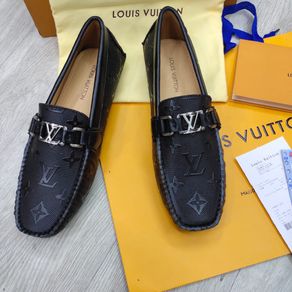 sepatu loafers louis vuitton