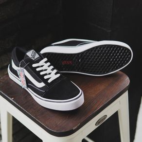 harga retail vans old skool