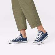 chucks low navy